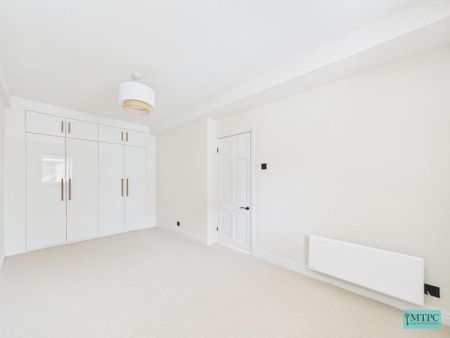 4 bedroom end of terrace house to rent - Photo 4