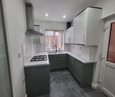 3 bedroom semi-detached house to rent - Photo 2
