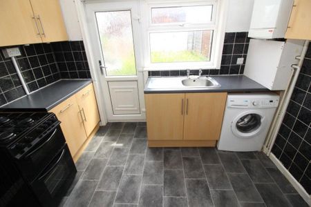 3 bedroom terraced house to rent - Photo 4