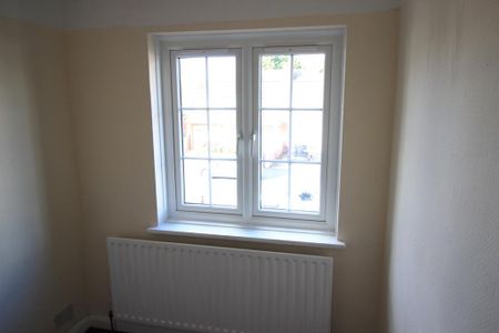 5 bedroom semi-detached house to rent - Photo 2