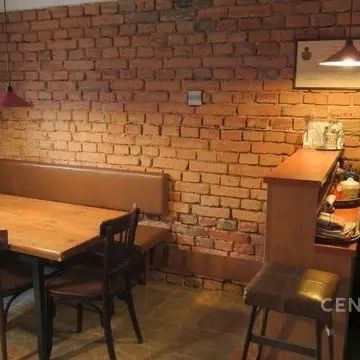 Pronájem prostorného bytu 2+kk s krbem a možností užívání zahrady - Fotografie 1