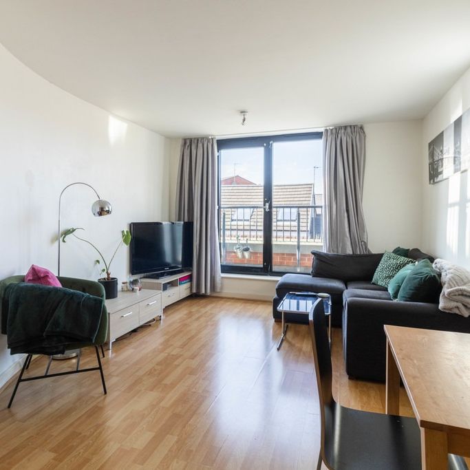 JQ One, 32 George Street, B3 - Photo 1