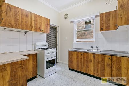 Art Deco Apartment - 3 Bedroom - Photo 3