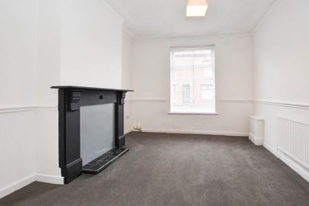 3 bed House - Terraced for Rent - Photo 2