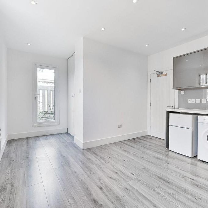 3 bedroom flat to rent - Photo 1