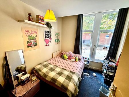3 bedroom flat to rent - Photo 3