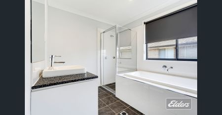 Spacious 5-Bedroom Family Home with Solar Panel - Photo 3