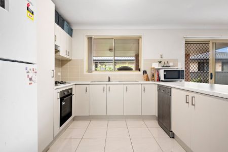 The perfectly located family home - Photo 5