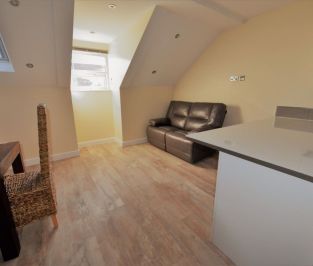 2 bedroom Flat in Woodsley Road, Leeds - Photo 5