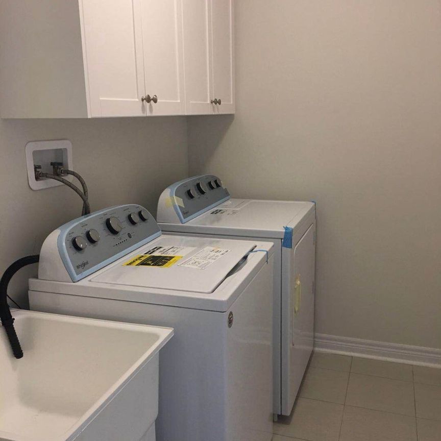 For Lease - 7 Brownsberger Road, Whitchurch-Stouffville, Ontario - Photo 1