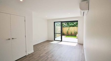 Stylish, Brand New Townhouse in Mangere Bridge - Photo 3