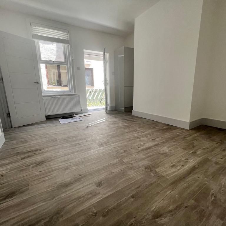 1 bedroom ground floor flat to rent - Photo 1