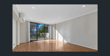 Stylish 2 Bedroom Apartment with Park Views in Prime Parramatta Location - Photo 2