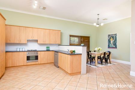 CLASS & STYLE IN CENTRAL - Photo 3