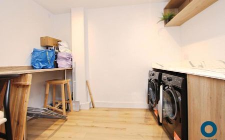 ***STUDENT PROPERTY *** A superb SIX bedroom student property which has recentyl been REFURBISHED this year. A 5 minute walk to UWE, furnished and bills included. - Photo 2