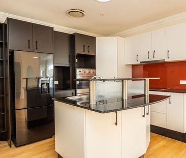 Low maintenance four bedroom home in convenient Corlette location - Photo 5