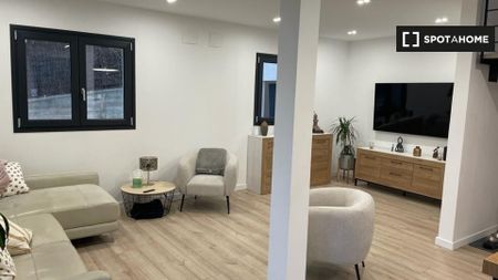 barcelona, Catalonia 08197 - Photo 2