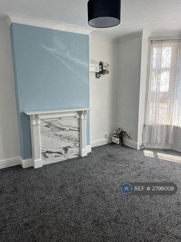 3 bedroom terraced house to rent - Photo 4