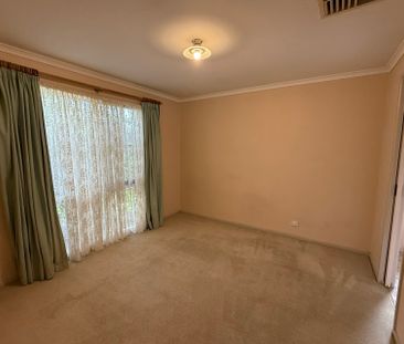 68 Fleetwood Drive, Narre Warren VIC - Photo 3