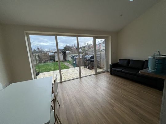 The Perfect House share for NHS professionals! 17A Cavendish Drive Rm 3 - Photo 1