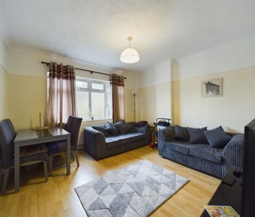 2 bed flat to rent in Boundary Road, Chatham, ME4 - Photo 5