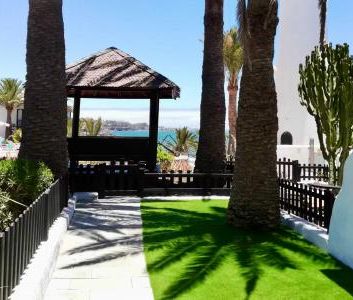 Exclusive Beachfront Apartment with Private Garden - Photo 3