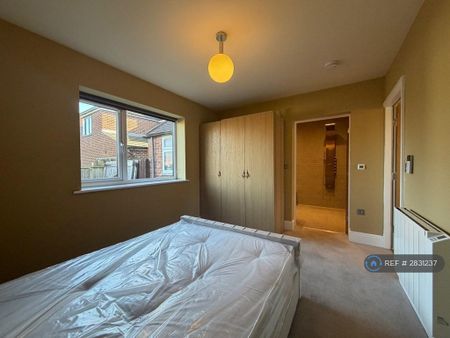 1 bedroom flat to rent - Photo 3