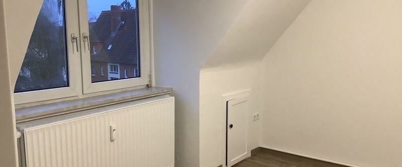 Renovierte 2,5-Zimmer-DG-Wohnung in St-Jürgen, sofort anmietbar. - Photo 1