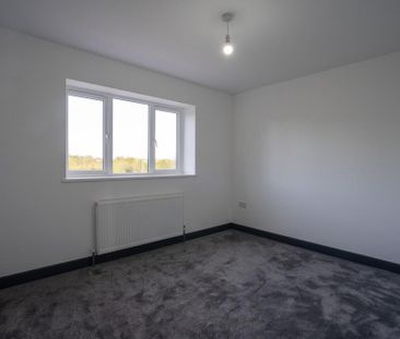 4 bedroom semi-detached house to rent - Photo 5