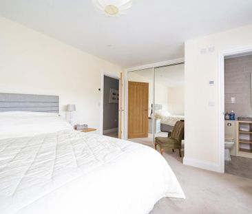 3 bedroom detached bungalow to rent - Photo 2