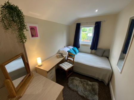 6 bedroom semi-detached house to rent - Photo 3