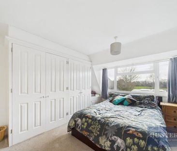 4 bedroom semi-detached house to rent - Photo 5