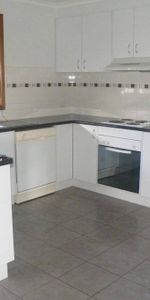 4 Bedroom House in a quiet street - Photo 3