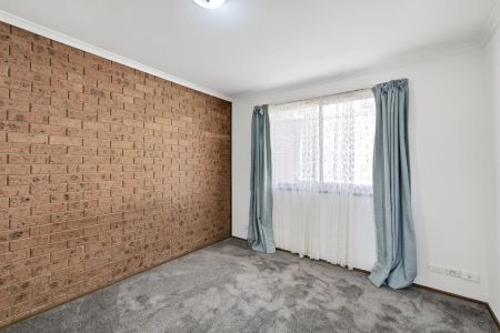 Single level townhouse in a small complex - Photo 3