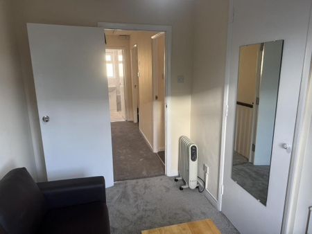 3 bedroom apartment to rent - Photo 3