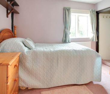 3 bedroom semi-detached house to rent - Photo 5