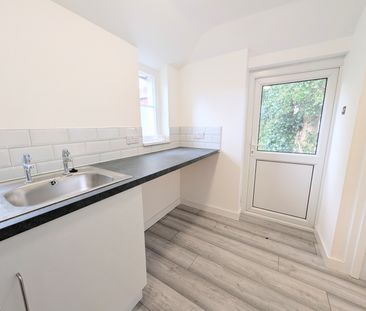 Newly Renovated 1 Bed Flat - Photo 4