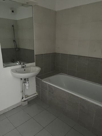 Location Appartement 3 pièces 67m² MARSEILLE 10ème - Photo 2