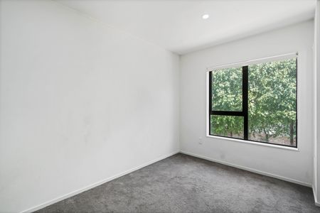 Four Bedroom Townhouse - Photo 3