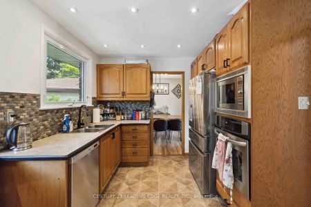 Detached Home For Lease | W9239445 - Photo 4