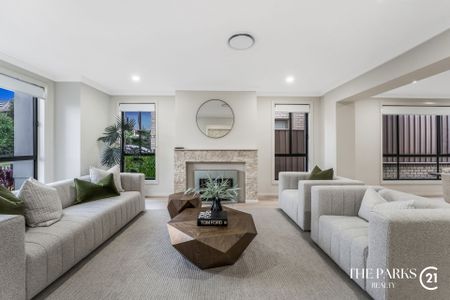 Exceptional 5-Bedroom Modern Residence in Middleton Grange - Photo 3