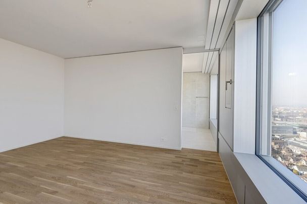 exclusive living in the BäreTower - Photo 1
