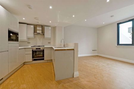 A brand new first floor two bedroom apartment with a wonderful terrace in the heart of Windsor Town centre. - Photo 5