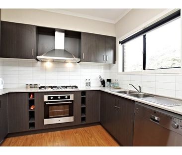 Amazing Townhouse! - Photo 3