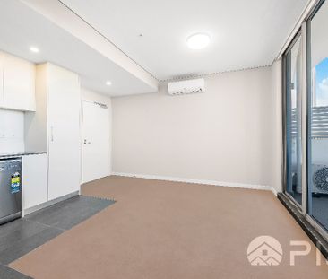 Modern 1 bedroom apartment close to amenities for lease - Photo 1