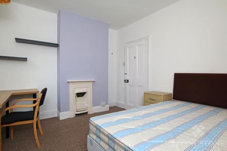 4 bedroom terraced house to rent - Photo 4