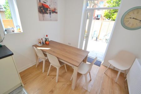 1 bedroom in a house share to rent - Photo 3