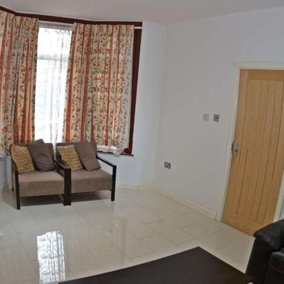 Farley Drive, Seven Kings, IG3 - Photo 1