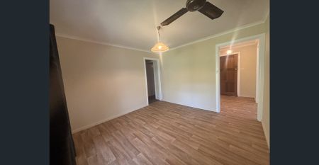 Comfortable 3-Bedroom Home with Spacious Backyard - Photo 4