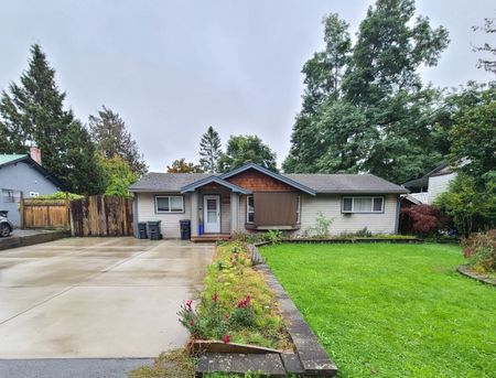 Modern Home Near Fraser Highway - Photo 4